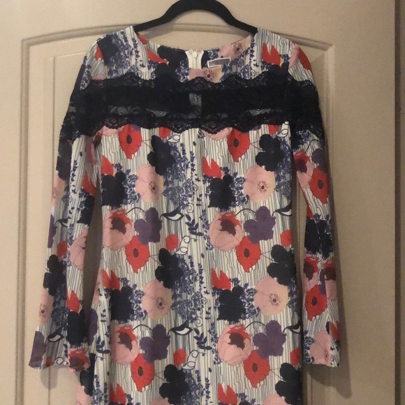 Chelsea28 floral lace shift dress, above the knee - Picture 2 of 5